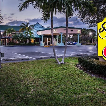 Super 8 By Wyndham North Palm Beach Exterior foto